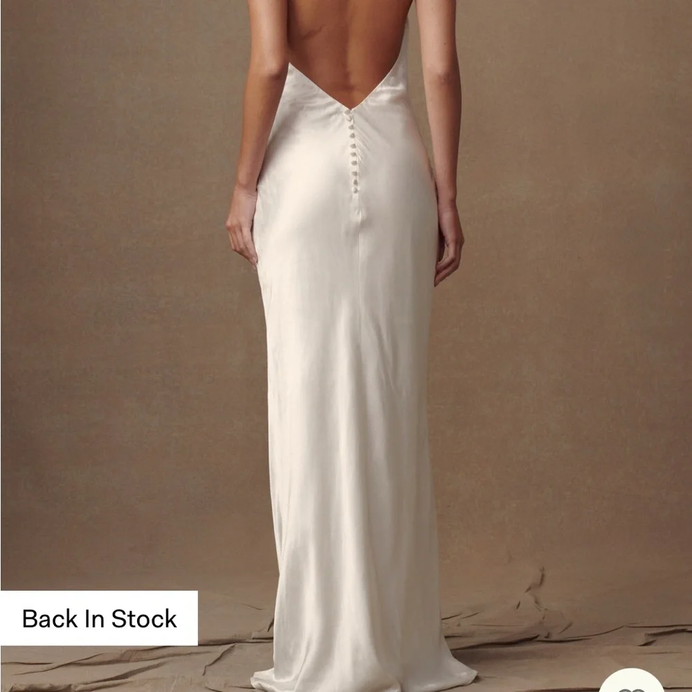 Meshki Elegant Backless White Dress - Picture 4 of 7
